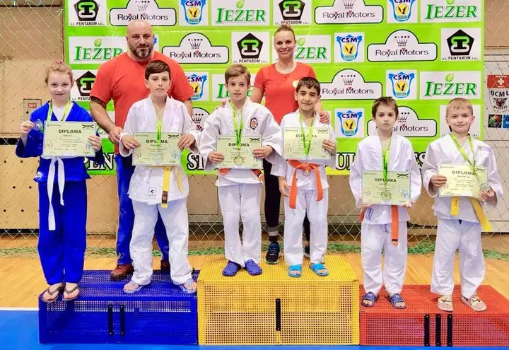 Podium la Cupa Pentarom
